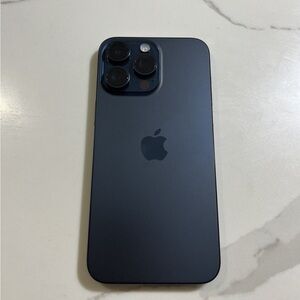 iPhone 15 black Titanium